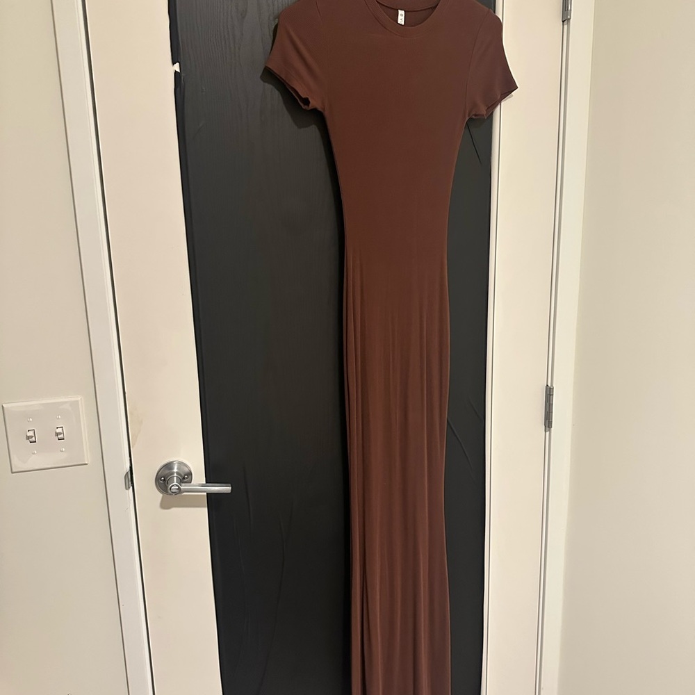 Brown Maxi Dress. Size small. Stretchy fabric.